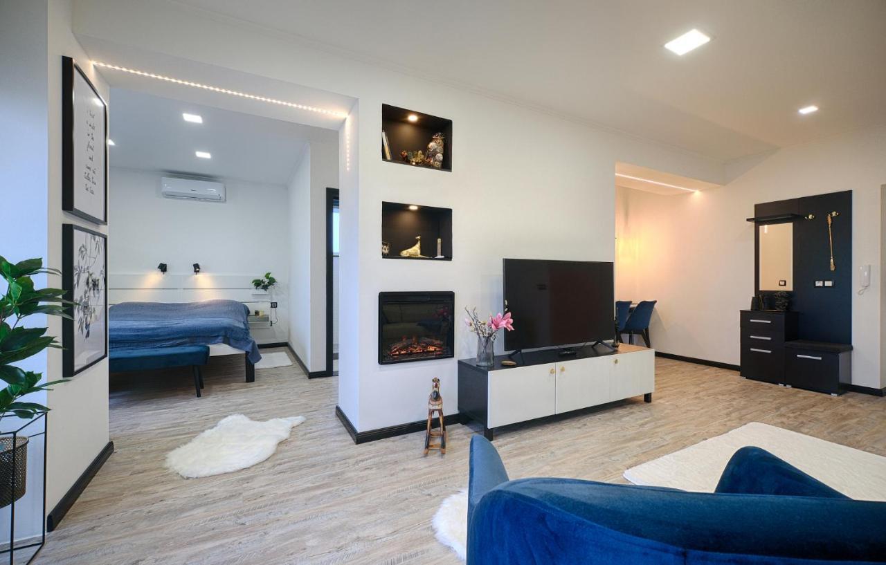 Monos Apartman Tatabánya Esterno foto