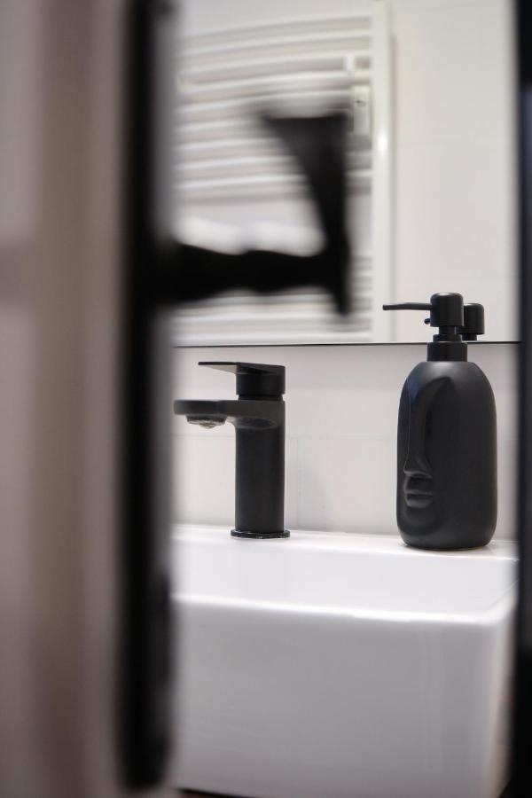 Monos Apartman Tatabánya Esterno foto
